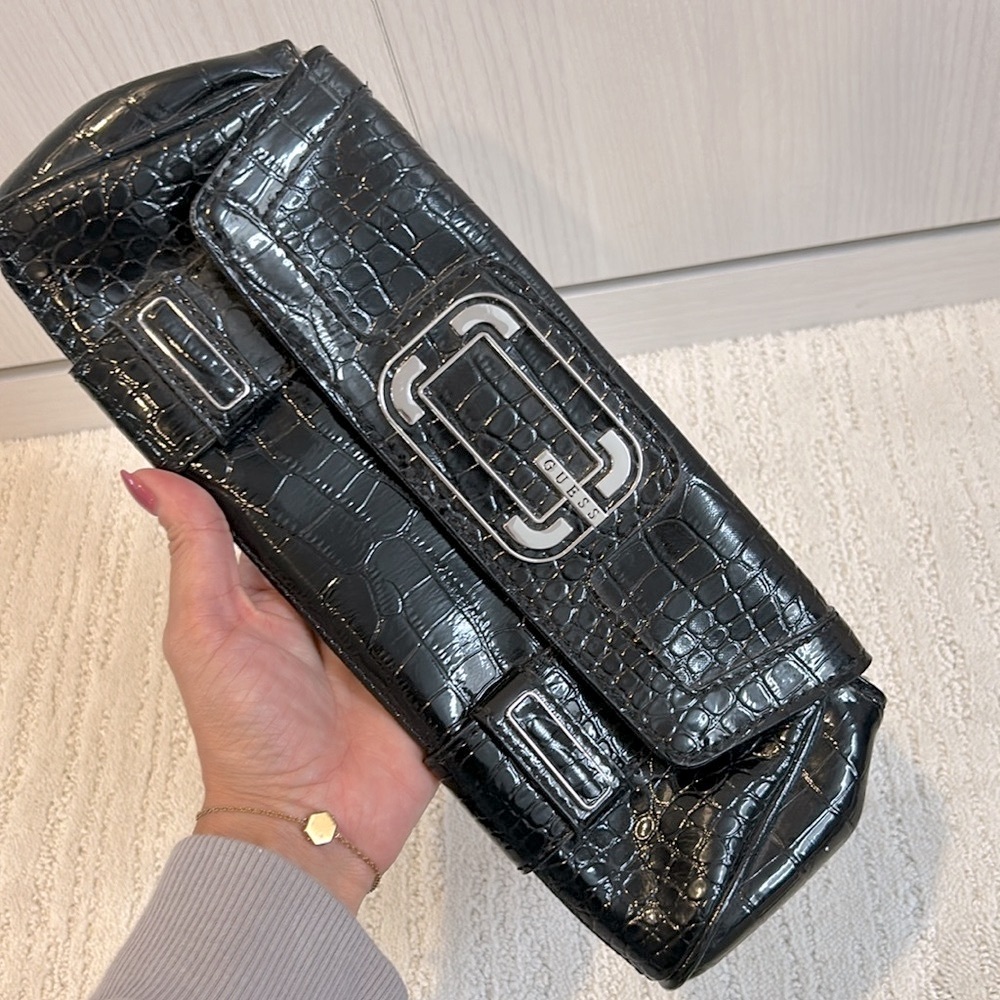 Vintage guess Patent leather clutch w/ silver accents and strap w/ inner pocket